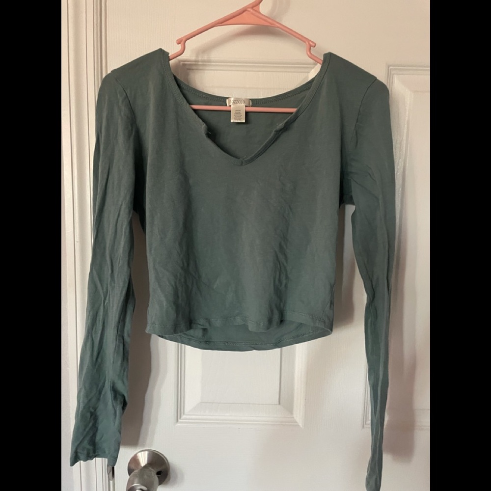 Notched  neck tee
